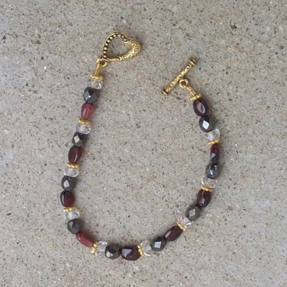 Valentine Bracelet With Garnets and Crystal Beads and Heart Toggle 7.75 Inch NWT - Picture 4 of 16